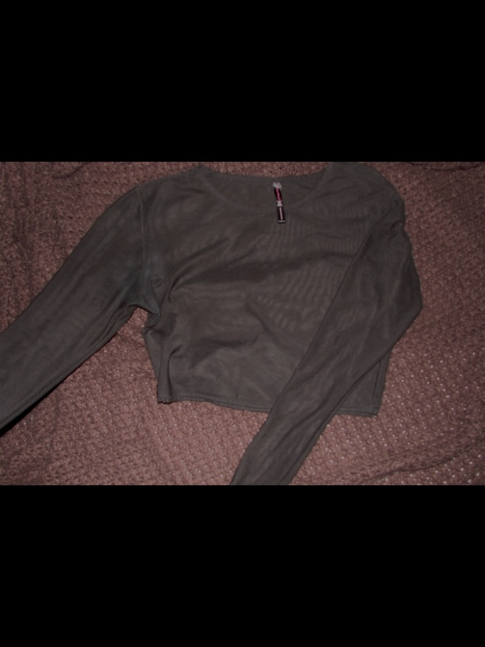 Cropped Long-Sleeve Women's Top in Charcoal